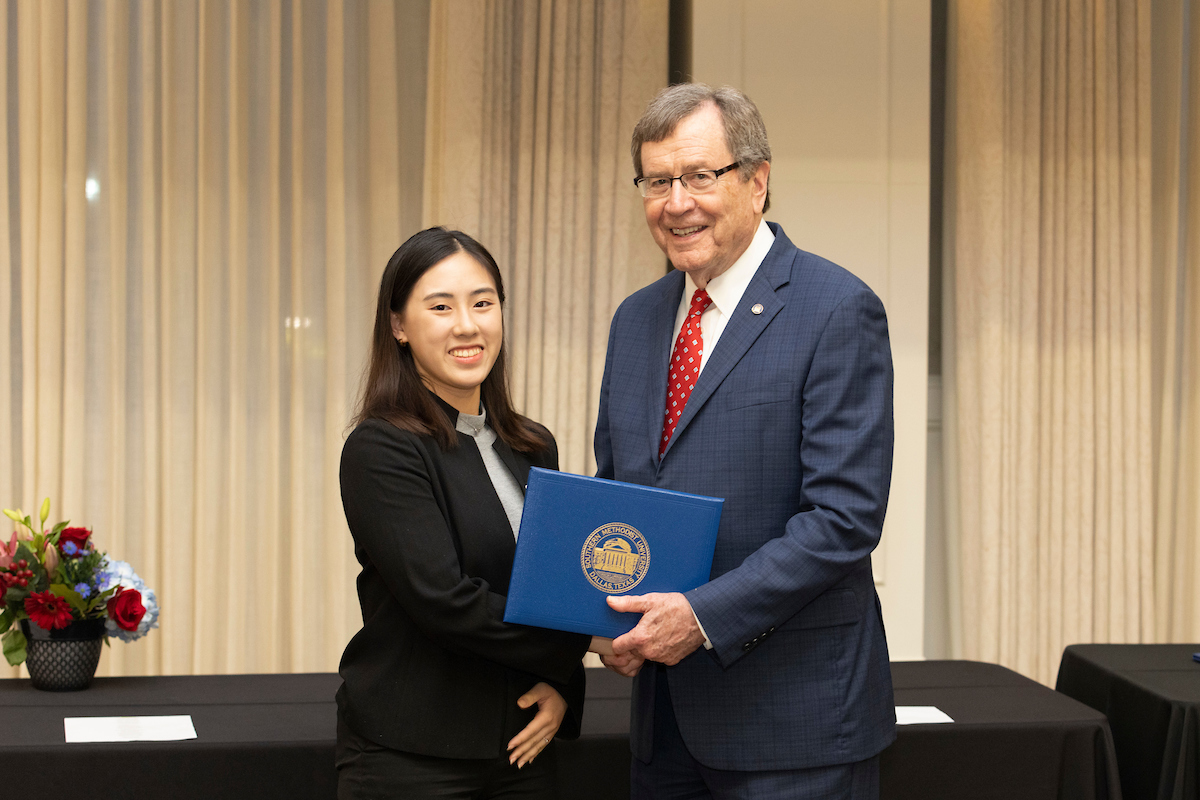 Image of Ying-Chu accepting President's Scholarship