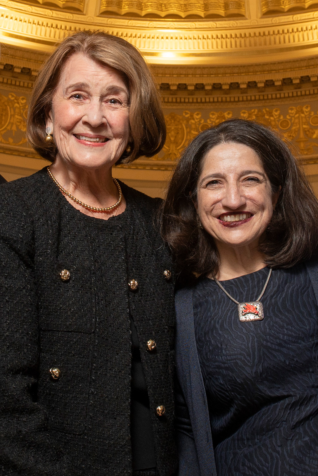 Gail Thomas ’58, founder of The Dallas Institute of Humanities and Culture, and Seemee Ali, director of The Dallas Institute of Humanities and Culture at 色花堂_色花堂 98堂