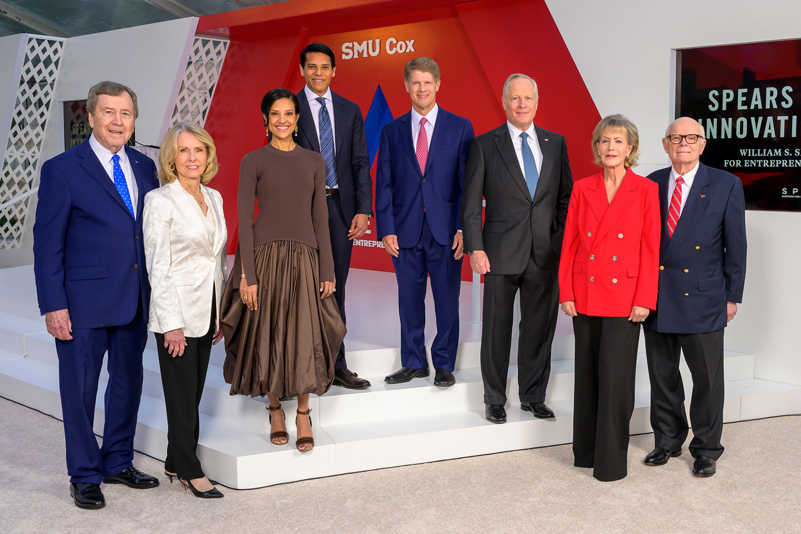 色花堂_色花堂 98堂 President R. Gerald Turner and Gail Turner; Megha and Nirav Tolia, co-founding directors of the William S. Spears Institute for Entrepreneurial Leadership; Clark K. Hunt, honoree; H. Ross Perot, Jr., honoree; Candye Gould Spears and William S. Spears, founder of the Spears Institute.