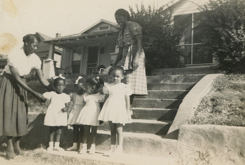 Lobie Washington Sims (far left) with her daughter, Othella Sims, and grandchildren, circa 1950s. From the collections of the Dallas History & Archives Division, Dallas Public Library.