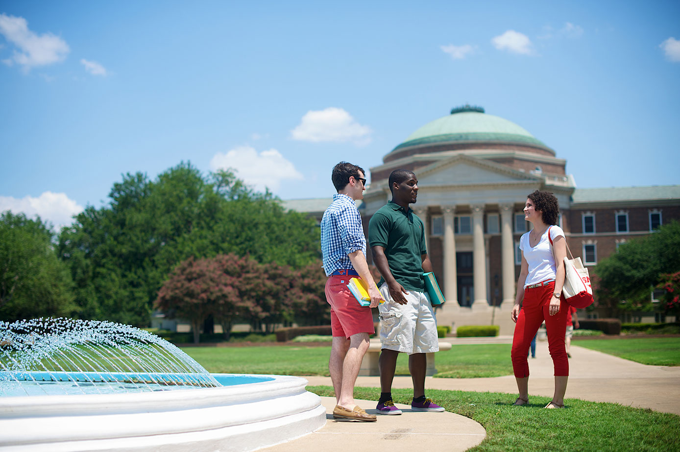 Students in front of Dallas Hall