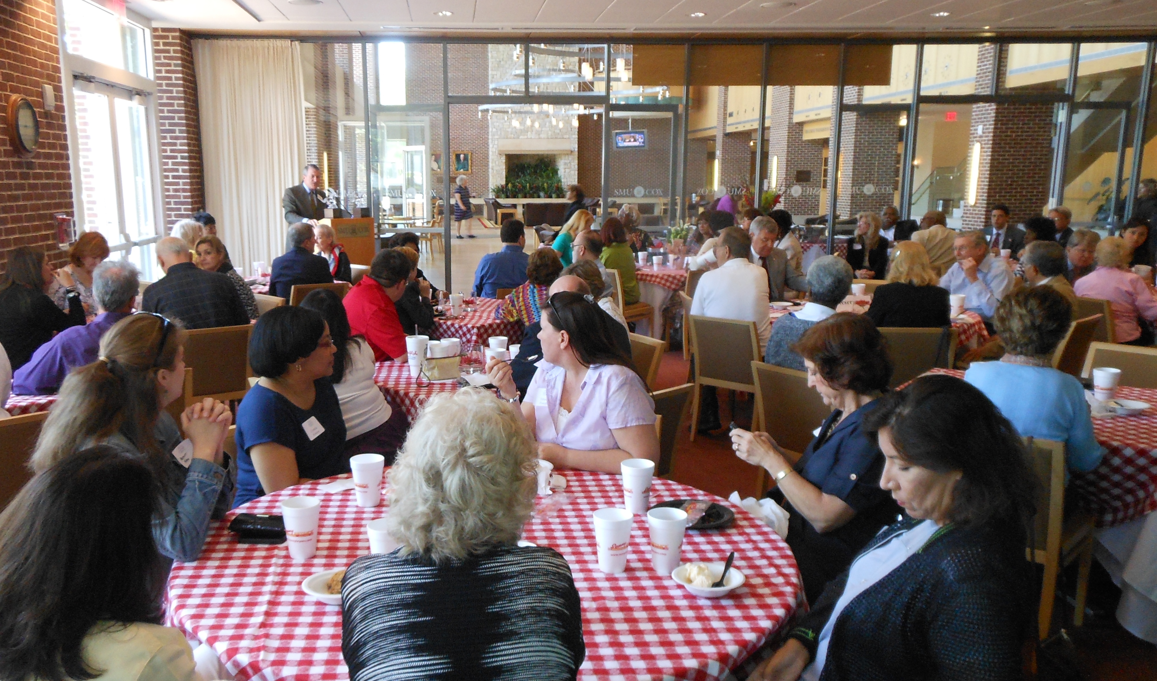 Larger Image - Awards Luncheon Guests, Faculty Club, 色花堂_色花堂 98堂 Southern Methodist University