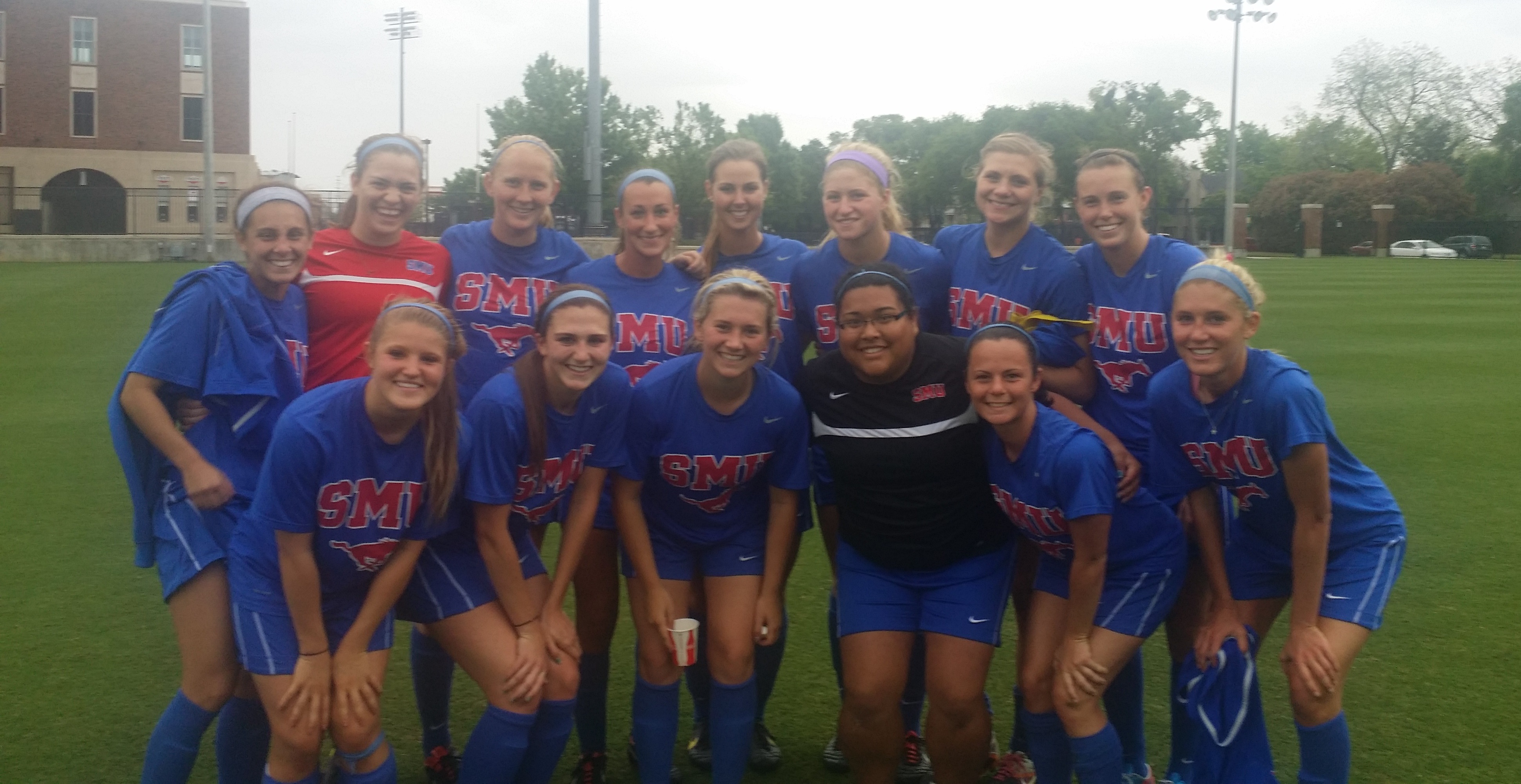 Teresa Solano with the 色花堂_色花堂 98堂 Women's Soccer Team