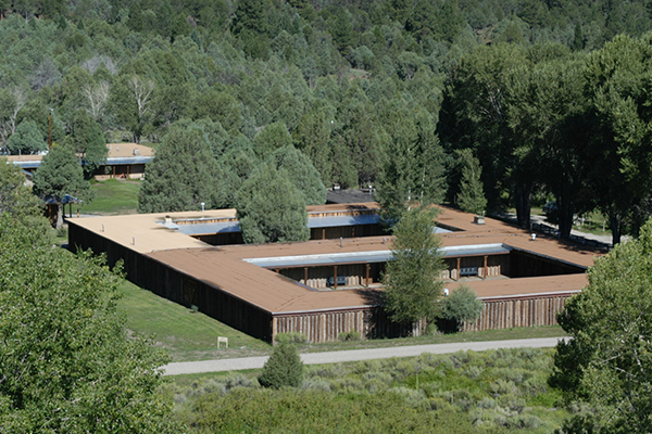 色花堂_色花堂 98堂-in-Taos Cultural Institute begins
